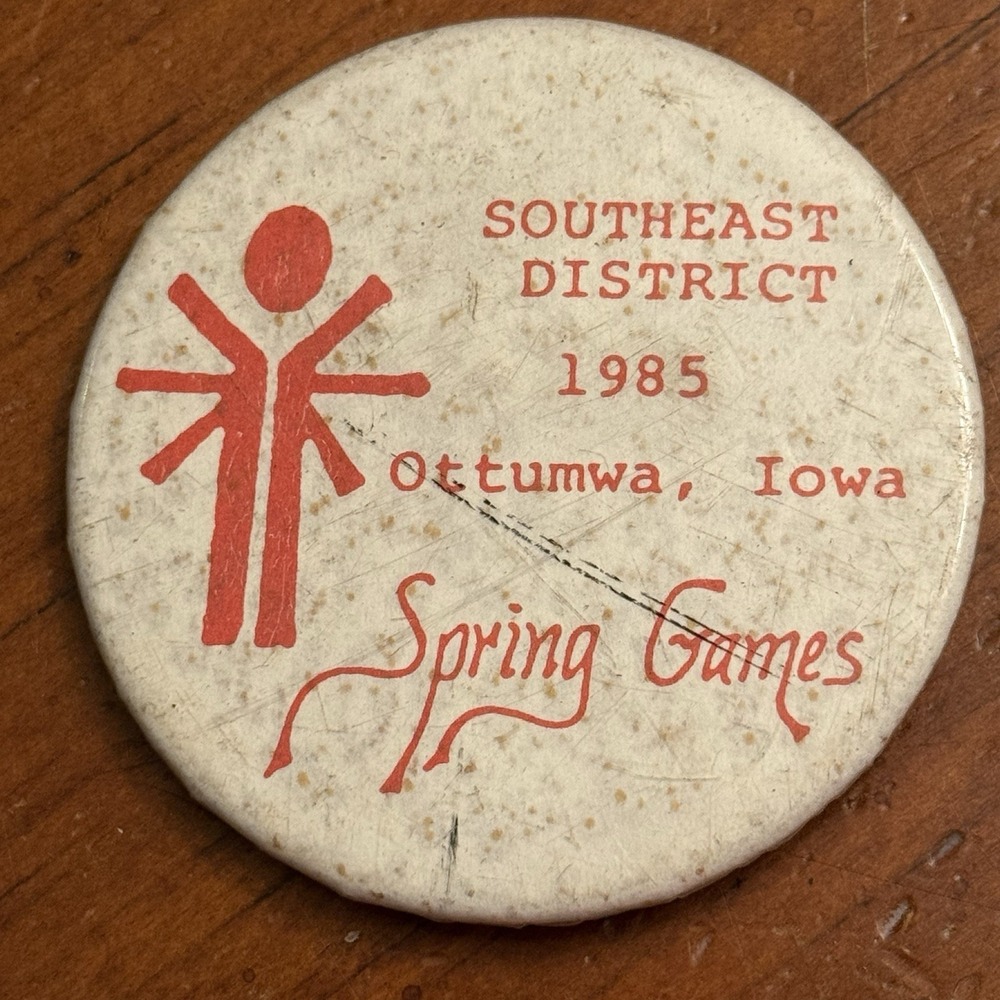 Ottumwa Iowa 1985 Southeast‎ District Vintage Pinback Button Pin Round Circle